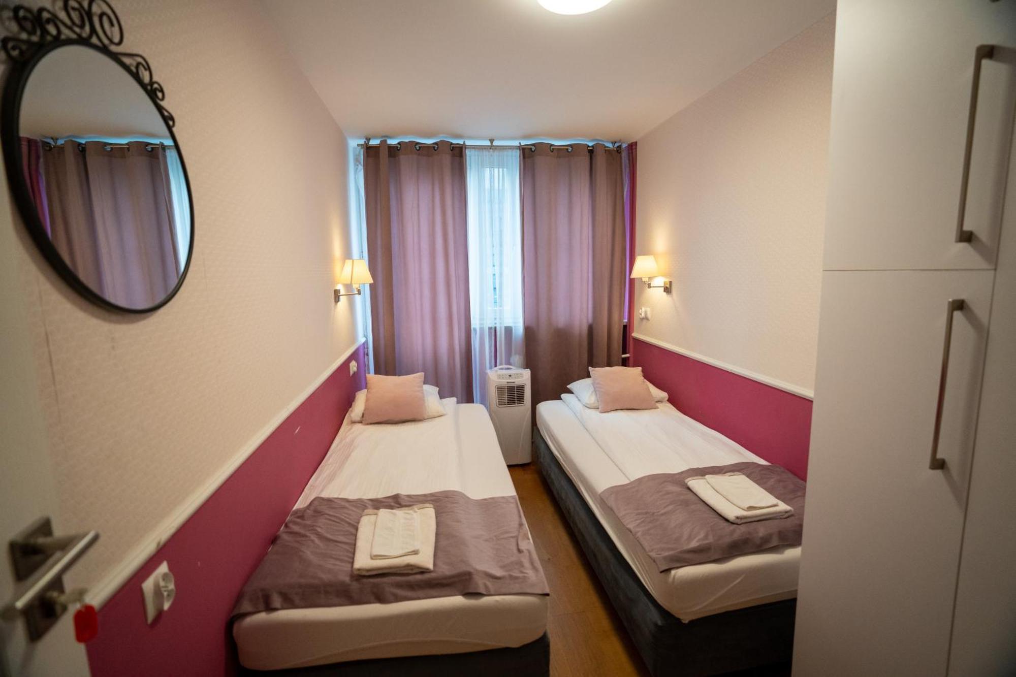 Apartament Hotel Grzybowska 9 Warschau Exterior foto