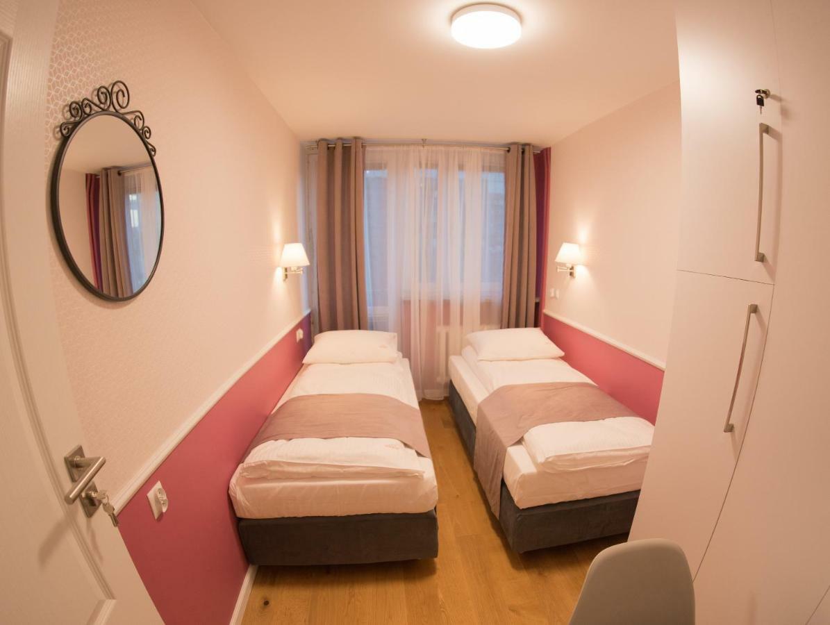 Apartament Hotel Grzybowska 9 Warschau Exterior foto